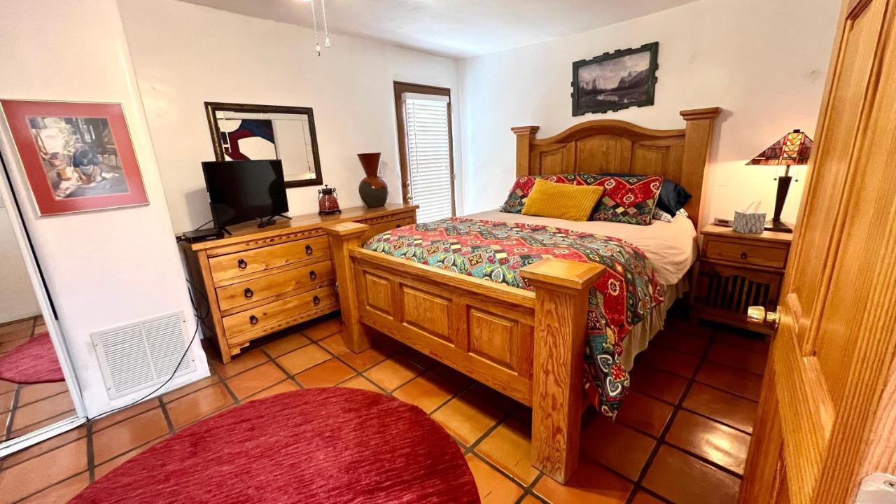 Casas De Guadalupe - Sante Fe Vacation Rentals サンタフェ エクステリア 写真