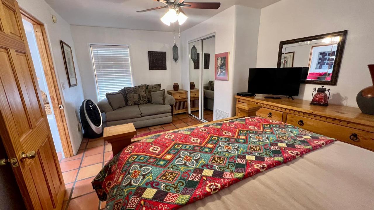 Casas De Guadalupe - Sante Fe Vacation Rentals サンタフェ エクステリア 写真