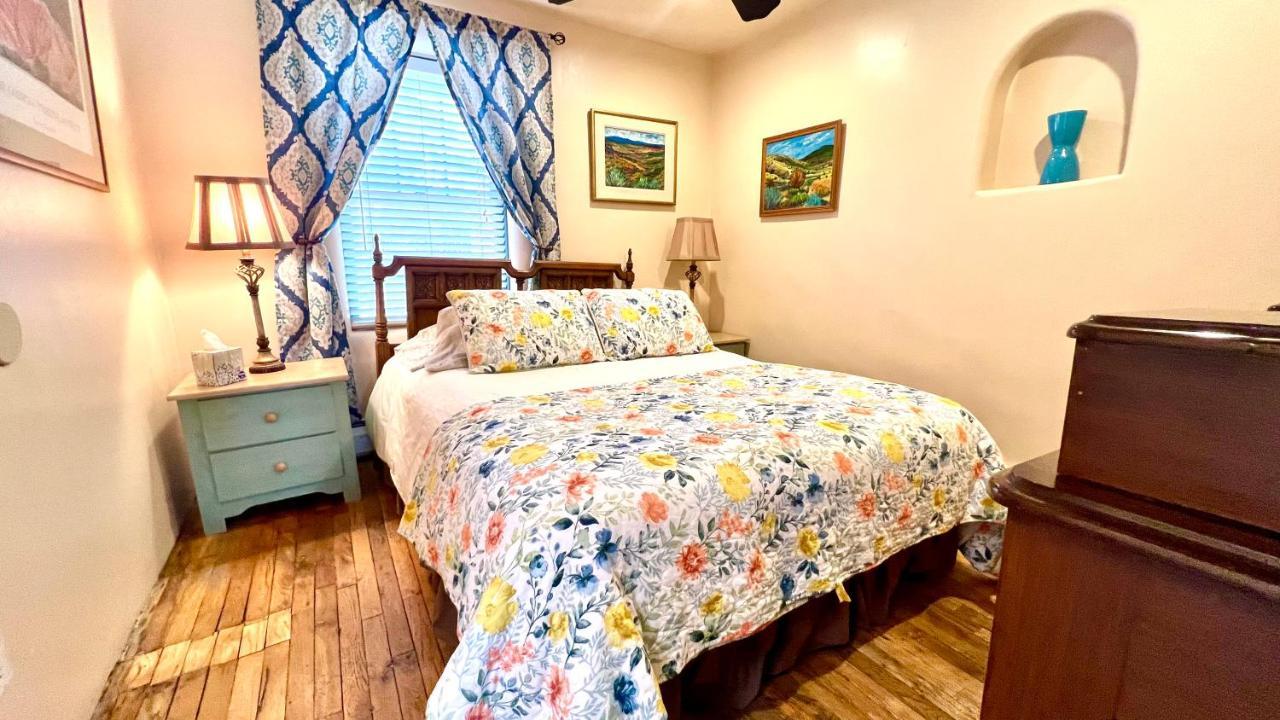 Casas De Guadalupe - Sante Fe Vacation Rentals サンタフェ エクステリア 写真