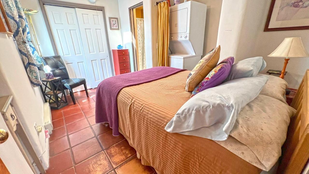 Casas De Guadalupe - Sante Fe Vacation Rentals サンタフェ エクステリア 写真