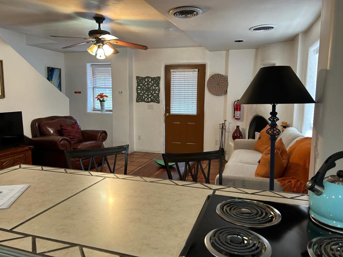 Casas De Guadalupe - Sante Fe Vacation Rentals サンタフェ エクステリア 写真