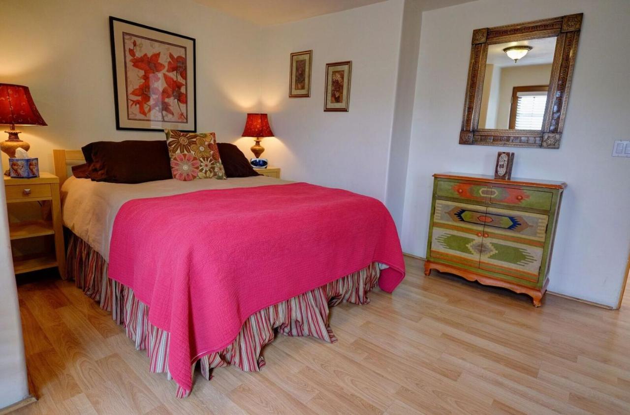 Casas De Guadalupe - Sante Fe Vacation Rentals サンタフェ エクステリア 写真